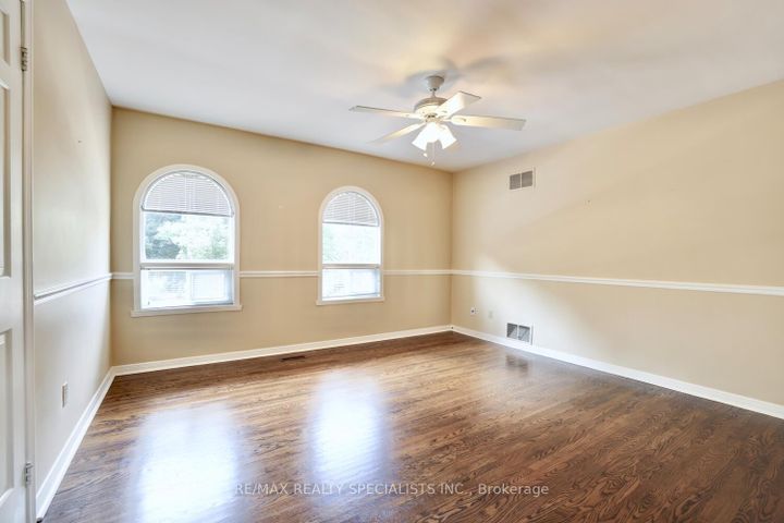 Photo 21 at 1677 Sherwood Forrest Circle, Sheridan, Mississauga