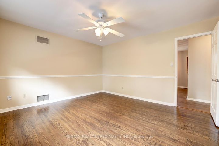 Photo 22 at 1677 Sherwood Forrest Circle, Sheridan, Mississauga