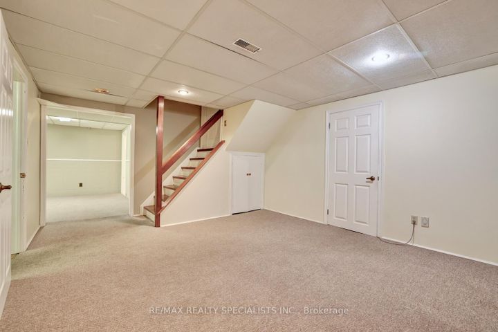 Photo 26 at 1677 Sherwood Forrest Circle, Sheridan, Mississauga