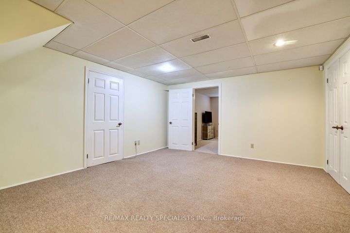 Photo 27 at 1677 Sherwood Forrest Circle, Sheridan, Mississauga