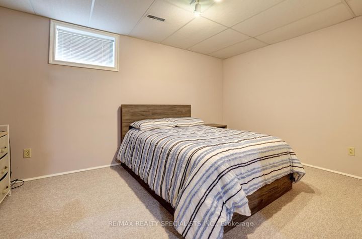 Photo 28 at 1677 Sherwood Forrest Circle, Sheridan, Mississauga