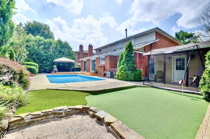 Photo 33 at 1677 Sherwood Forrest Circle, Sheridan, Mississauga