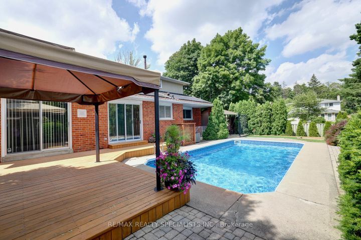 Photo 34 at 1677 Sherwood Forrest Circle, Sheridan, Mississauga