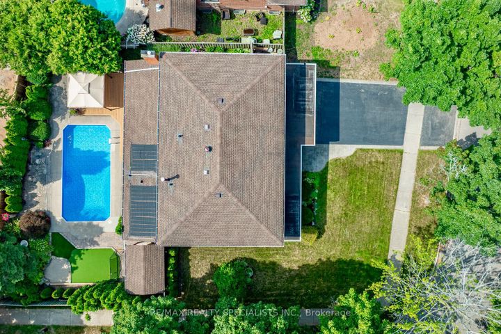 Photo 37 at 1677 Sherwood Forrest Circle, Sheridan, Mississauga
