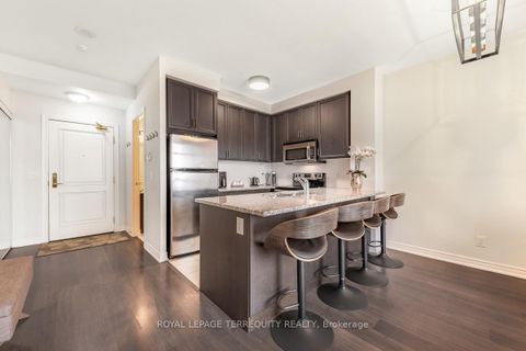 Photo 4 at 1015 - 9245 Jane Street, Maple, Vaughan