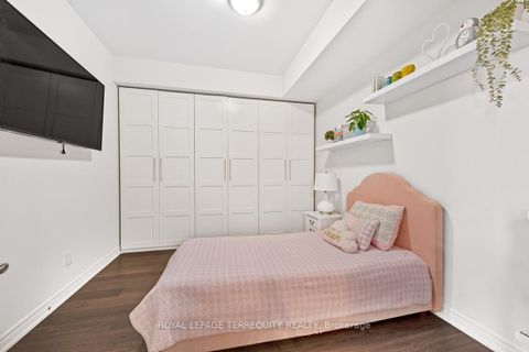 Photo 12 at 1015 - 9245 Jane Street, Maple, Vaughan