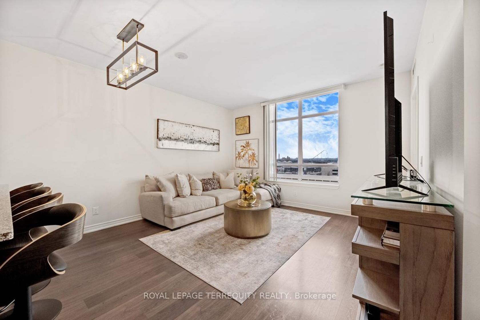 1015 - 9245 Jane Street, Maple, Vaughan 