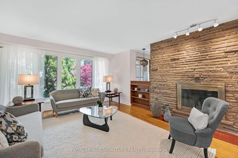 Photo 6 at 86 Heathview Avenue, Bayview Village, Toronto