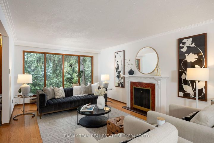 Photo 8 at 90 Humberview Road, Lambton Baby Point, Toronto