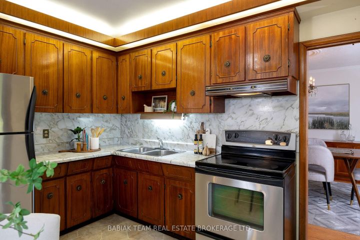 Photo 22 at 90 Humberview Road, Lambton Baby Point, Toronto