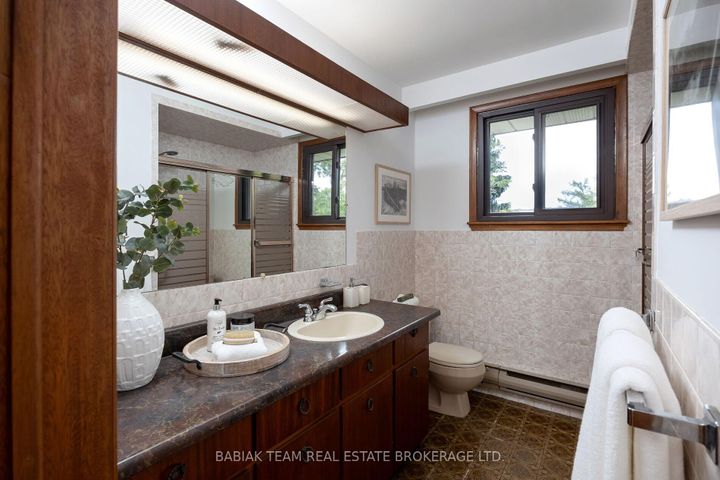Photo 33 at 90 Humberview Road, Lambton Baby Point, Toronto