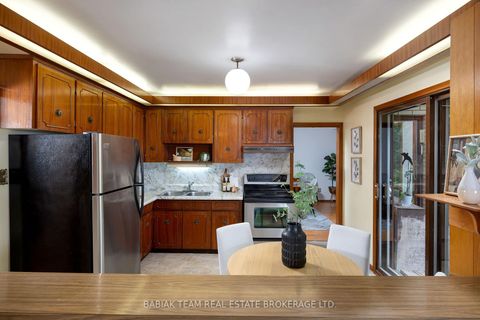 Photo 21 at 90 Humberview Road, Lambton Baby Point, Toronto