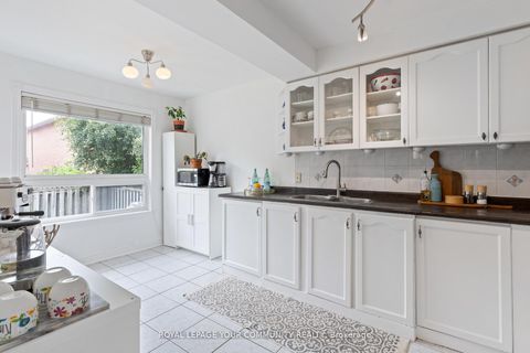 Photo 10 at 299 Discovery Trail, Vellore Village, Vaughan