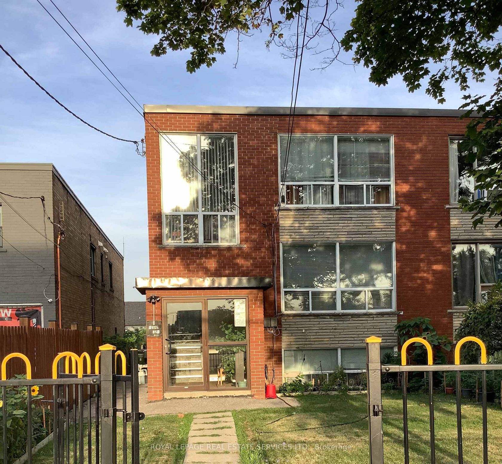 3602 Dufferin Street, CFB, Toronto 