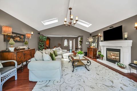 Photo 7 at 92 Osborne Crescent, CP College Park, Oakville