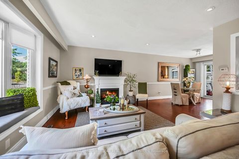 Photo 9 at 92 Osborne Crescent, CP College Park, Oakville