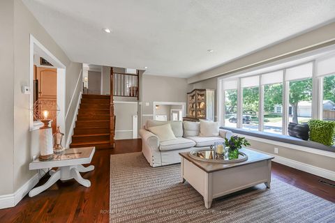 Photo 11 at 92 Osborne Crescent, CP College Park, Oakville