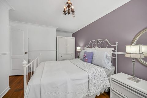 Photo 19 at 92 Osborne Crescent, CP College Park, Oakville