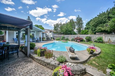 Photo 33 at 92 Osborne Crescent, CP College Park, Oakville