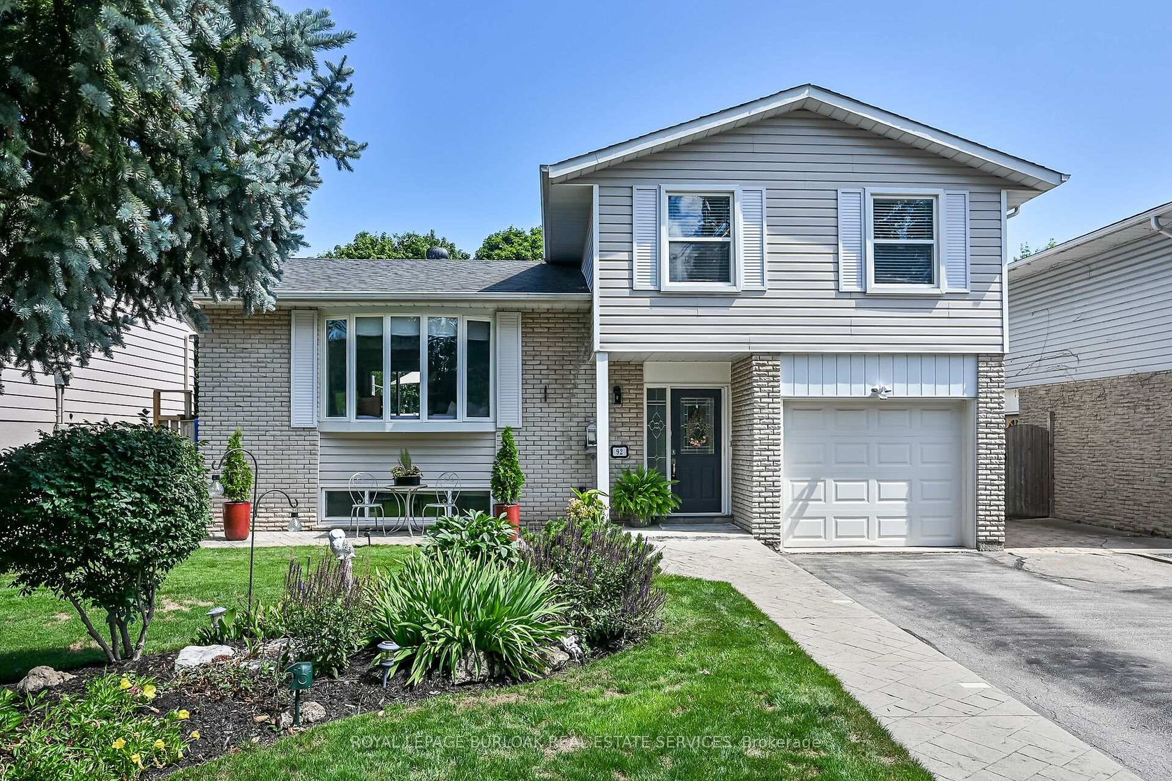 92 Osborne Crescent, CP College Park, Oakville 