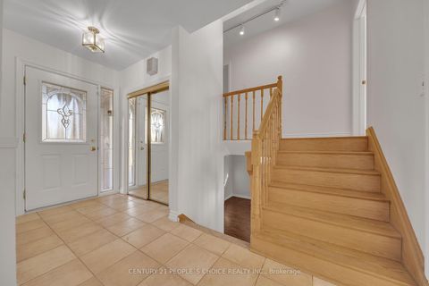 Photo 5 at 26 Paultiel Drive, Newtonbrook East, Toronto