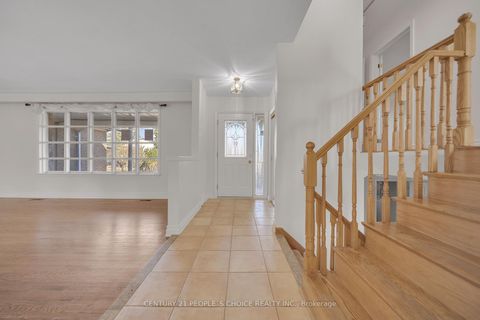 Photo 6 at 26 Paultiel Drive, Newtonbrook East, Toronto