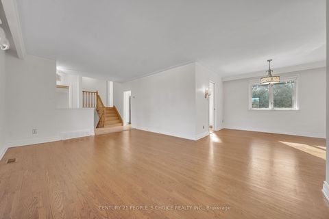 Photo 8 at 26 Paultiel Drive, Newtonbrook East, Toronto