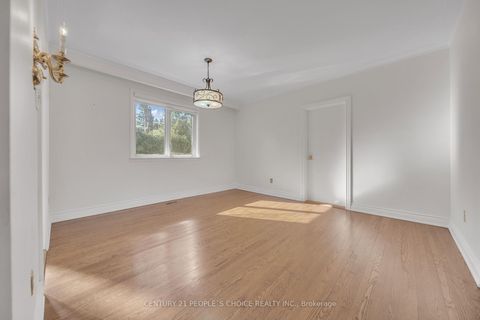 Photo 10 at 26 Paultiel Drive, Newtonbrook East, Toronto