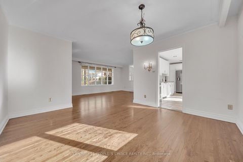 Photo 11 at 26 Paultiel Drive, Newtonbrook East, Toronto