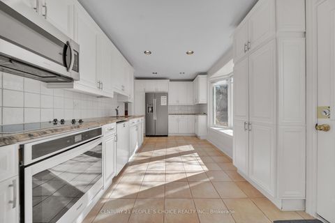 Photo 12 at 26 Paultiel Drive, Newtonbrook East, Toronto