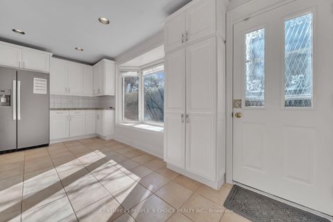Photo 13 at 26 Paultiel Drive, Newtonbrook East, Toronto