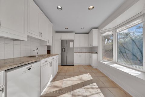 Photo 14 at 26 Paultiel Drive, Newtonbrook East, Toronto