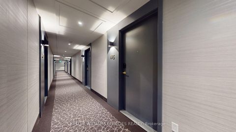 Photo 3 at 405 - 543 Richmond Street W, Waterfront Communities C1, Toronto