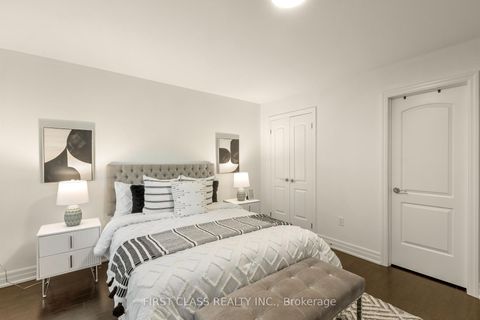 Photo 18 at 15 - 80 North Park Road, Beverley Glen, Vaughan