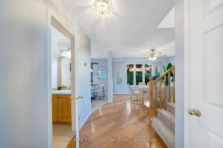 Photo 4 at 2159 Blue  Ridge Lane, WM Westmount, Oakville