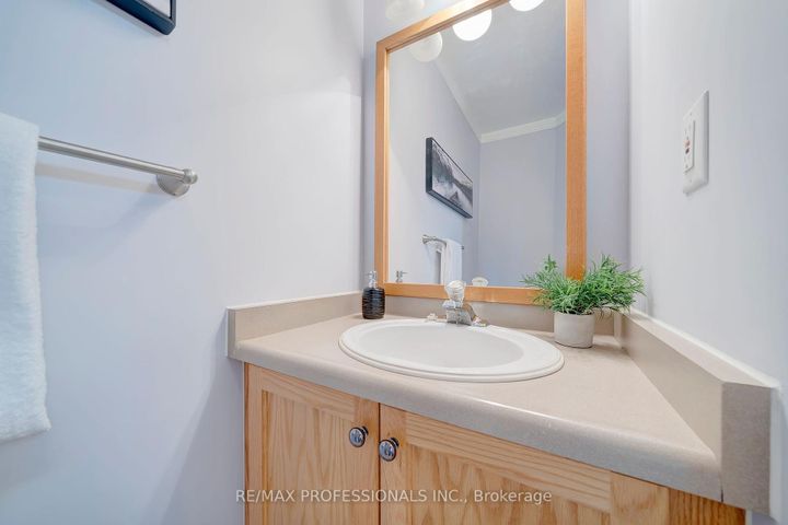 Photo 5 at 2159 Blue  Ridge Lane, WM Westmount, Oakville