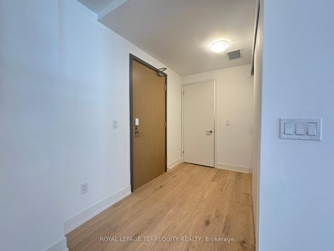 Photo 8 at 207 - 200 Keewatin Avenue, Mount Pleasant East, Toronto