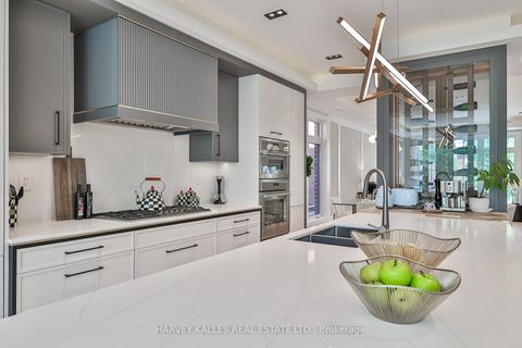 Photo 15 at 105 Donlea Drive, Leaside, Toronto