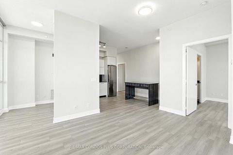 Photo 4 at Lph15 - 9471 Yonge Street, Observatory, Richmond Hill