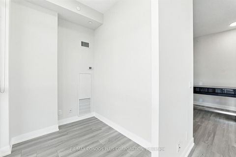 Photo 5 at Lph15 - 9471 Yonge Street, Observatory, Richmond Hill
