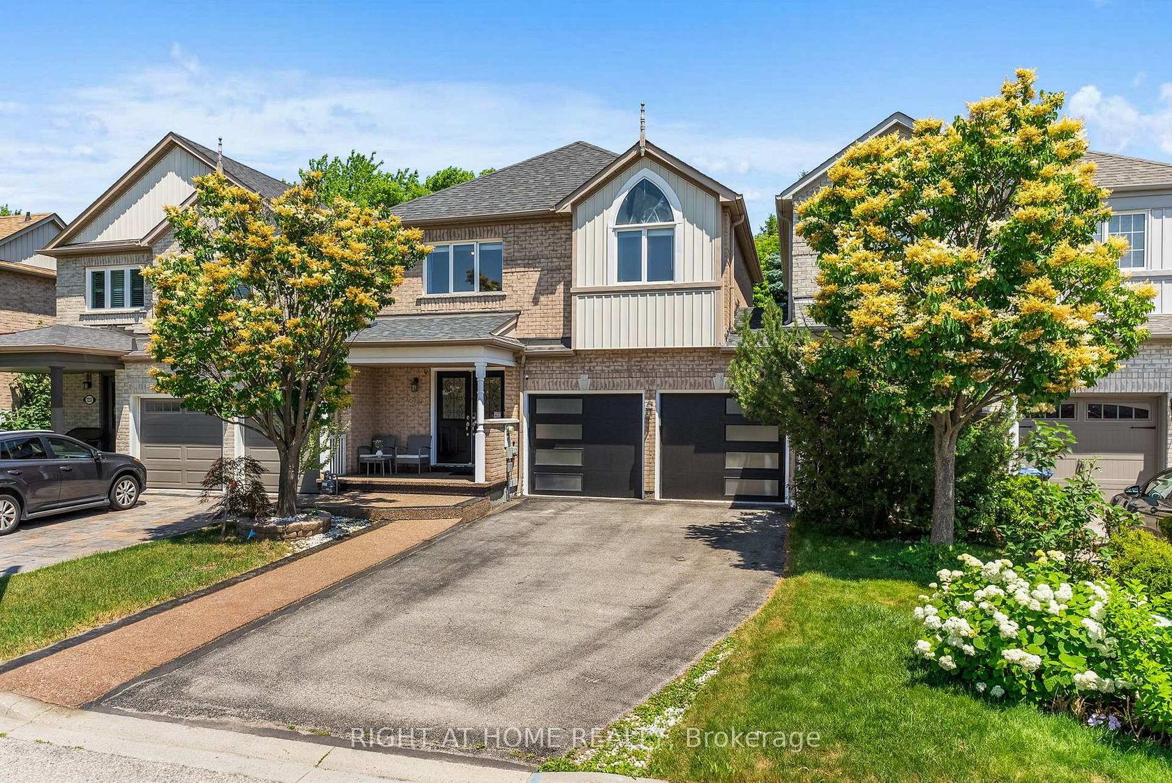 7229 Pallett Court, Meadowvale Village, Mississauga by Loree Meneguzzi Real Estate 7229 Pallett Court, Meadowvale Village, Mississauga
