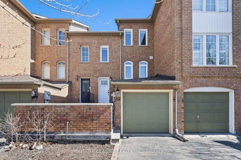Photo 0 at 14 Larissa Court, Maple, Vaughan