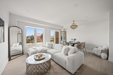 Photo 5 at 14 Larissa Court, Maple, Vaughan