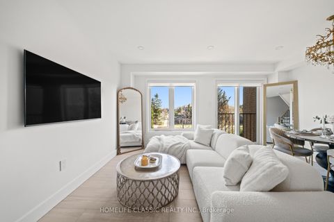 Photo 7 at 14 Larissa Court, Maple, Vaughan
