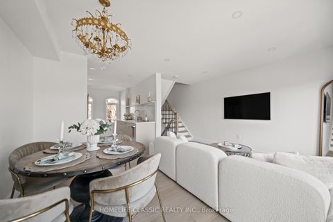 Photo 10 at 14 Larissa Court, Maple, Vaughan