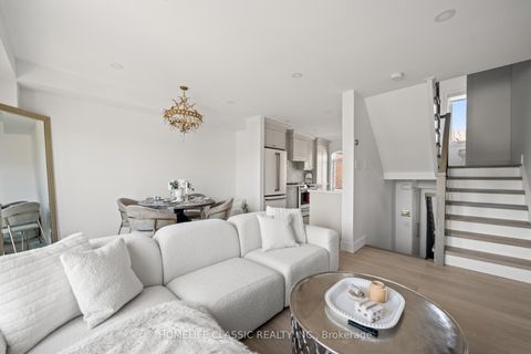 Photo 12 at 14 Larissa Court, Maple, Vaughan