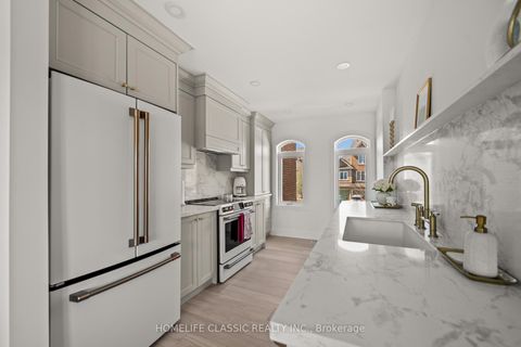 Photo 13 at 14 Larissa Court, Maple, Vaughan