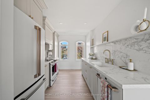 Photo 14 at 14 Larissa Court, Maple, Vaughan