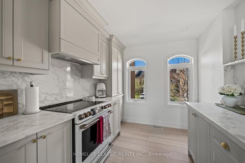 Photo 15 at 14 Larissa Court, Maple, Vaughan