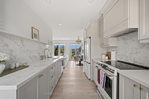 Photo 16 at 14 Larissa Court, Maple, Vaughan